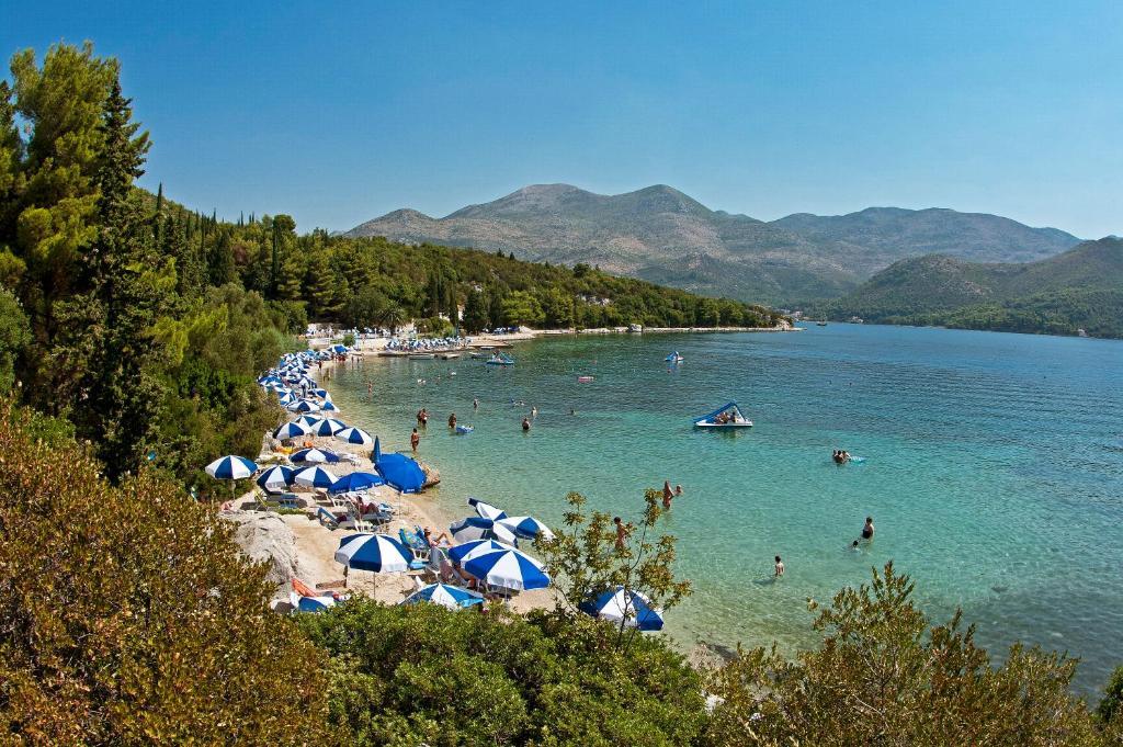 Hotel Osmine Слано Екстериор снимка