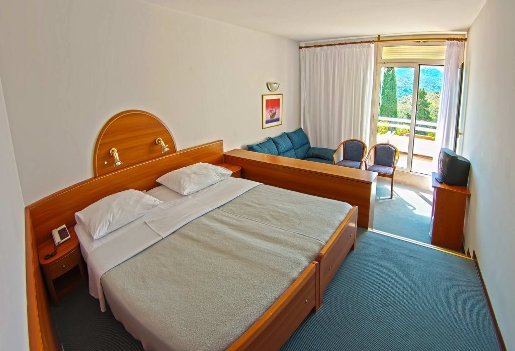 Hotel Osmine Слано Екстериор снимка