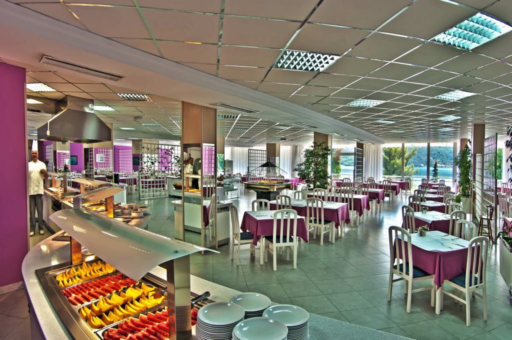 Hotel Osmine Слано Екстериор снимка