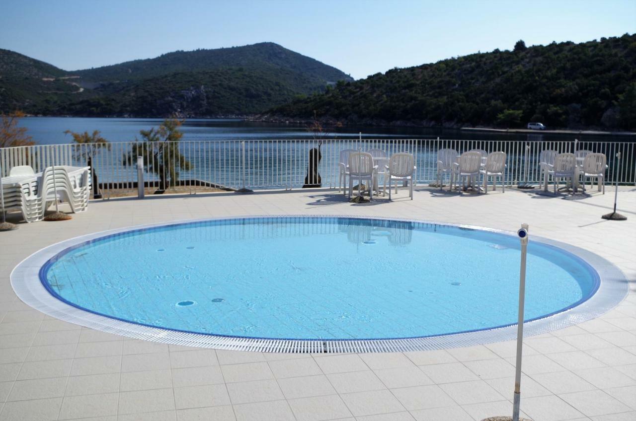 Hotel Osmine Слано Екстериор снимка