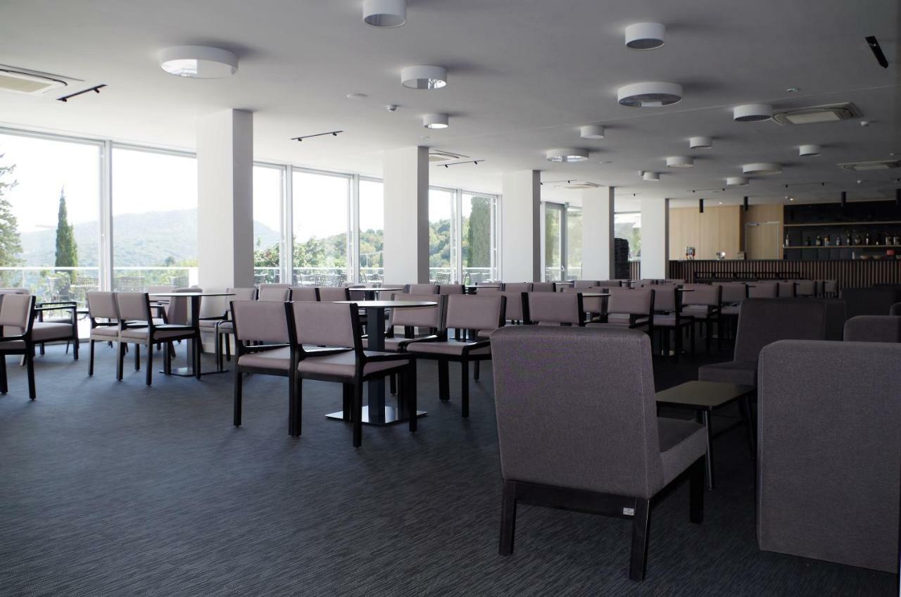 Hotel Osmine Слано Екстериор снимка