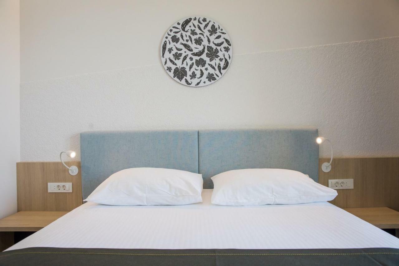 Hotel Osmine Слано Екстериор снимка