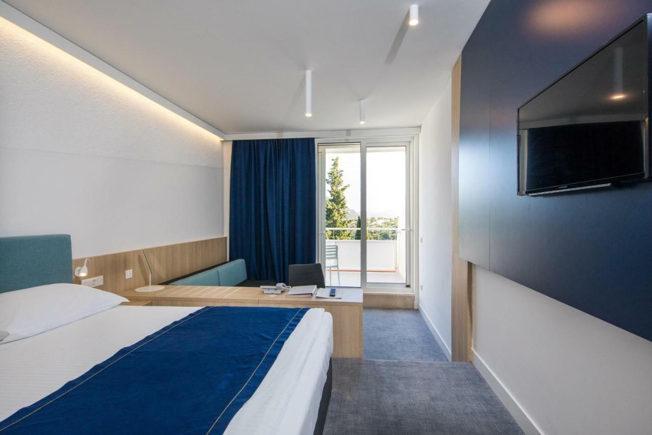 Hotel Osmine Слано Екстериор снимка