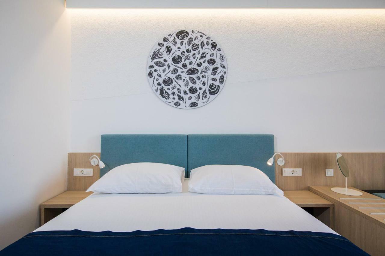 Hotel Osmine Слано Екстериор снимка